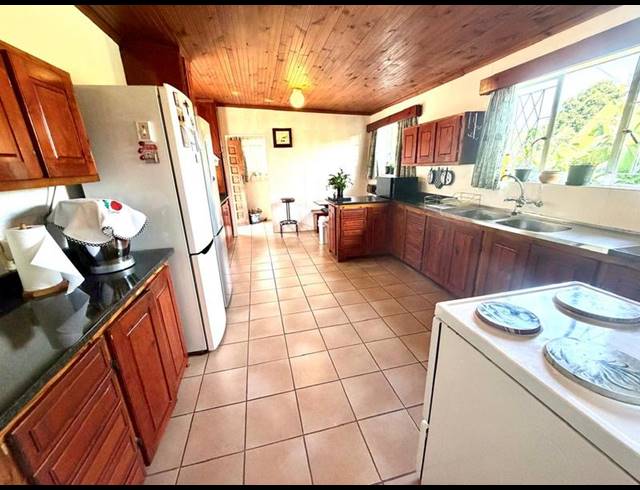 6 BEDROOM HOUSE FOR SALE IN CLARENDON